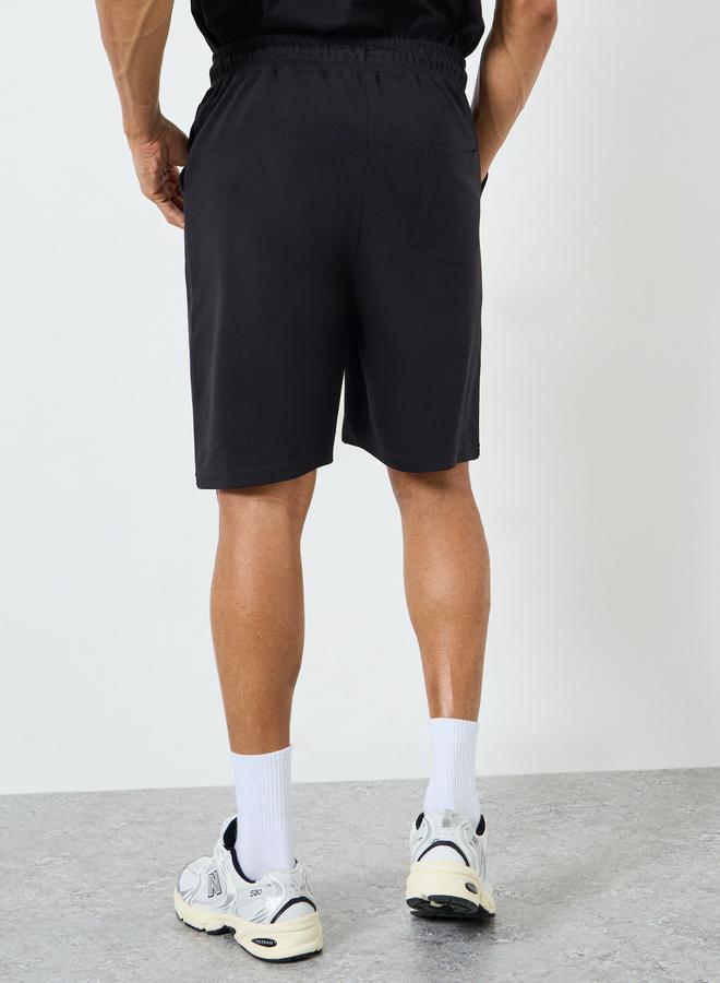 ستايلي شورت محبوك سادة بخصر برباط للرجال - Image 3